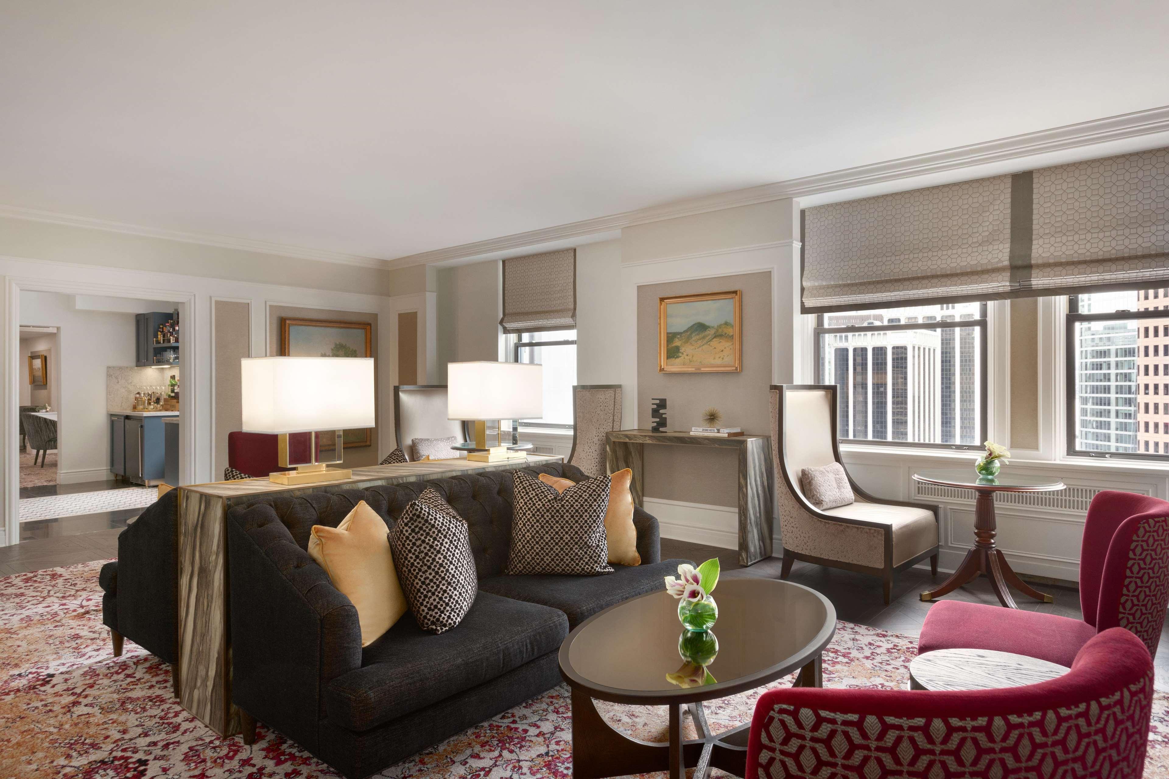 Fairmont Hotel Vancouver Exterior photo A suite at the hotel