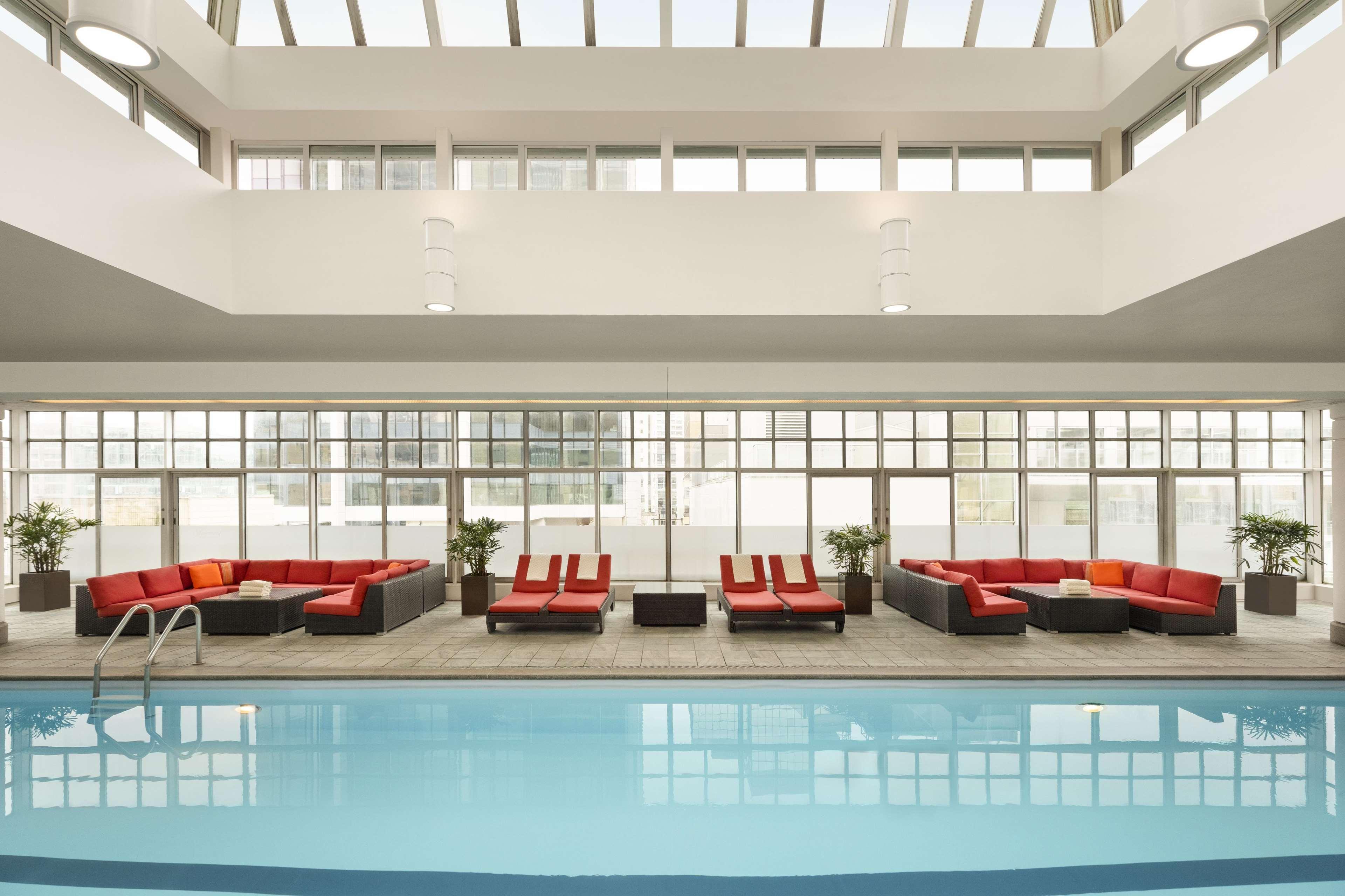 Fairmont Hotel Vancouver Exterior photo The pool at the hotel