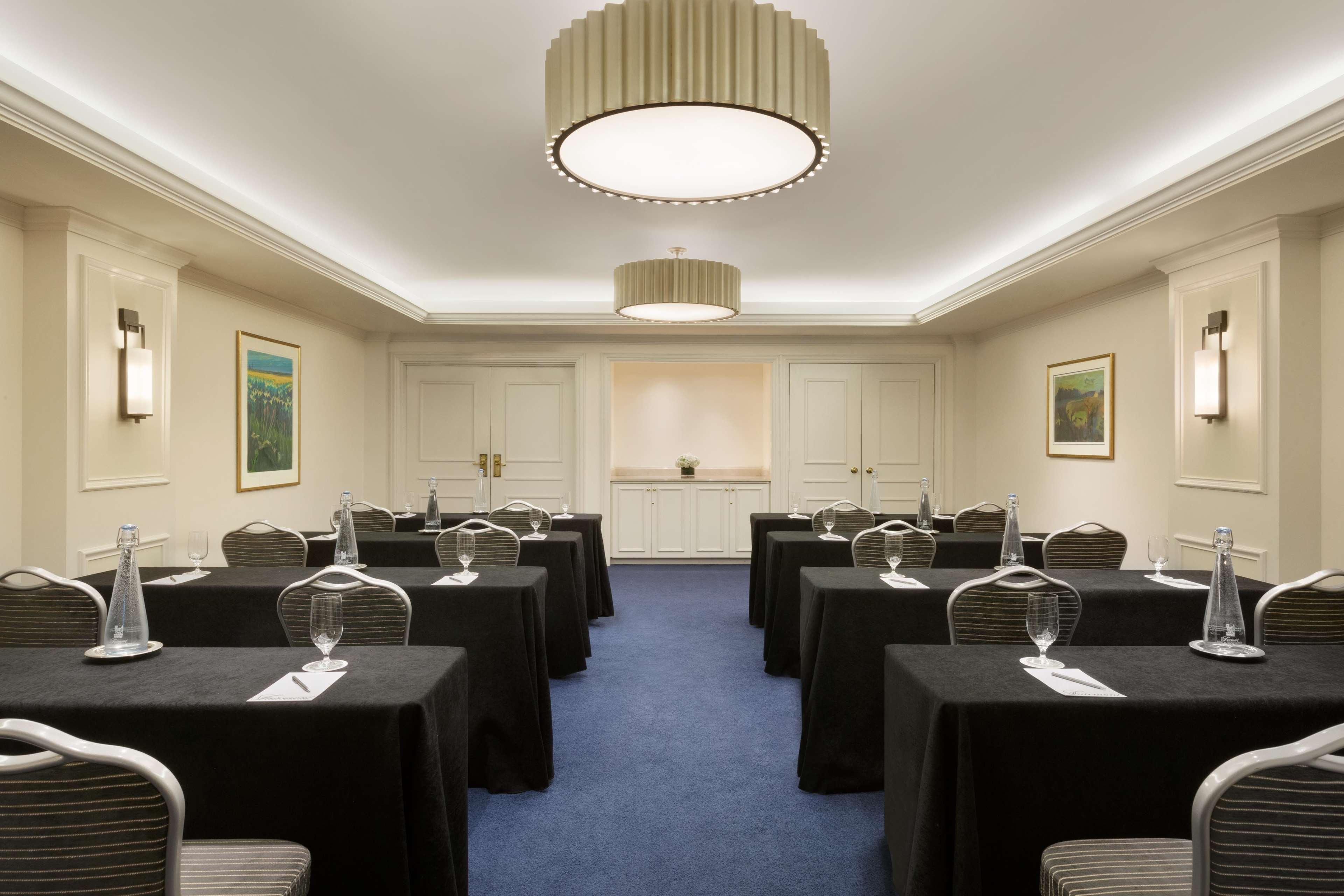 Fairmont Hotel Vancouver Exterior photo The meeting room